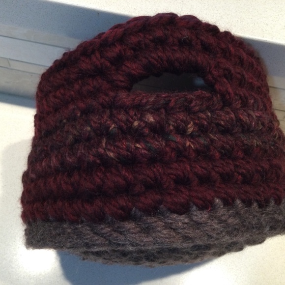 Hand crocheted 8” diameter 5.5” high basket with handles - Picture 4 of 4